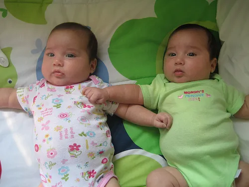 Do Identical Twins Look Exactly the Same? - Dad's Guide to Twins